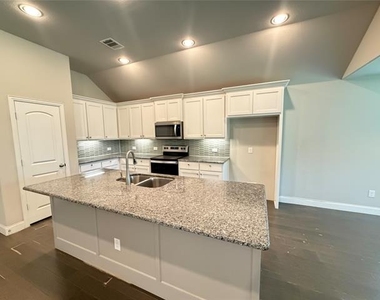 7924 Buttonwood Drive - Photo Thumbnail 6