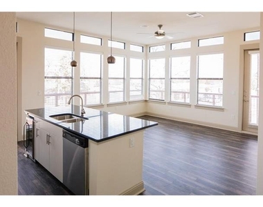 2901 W 5th Street - Photo Thumbnail 2