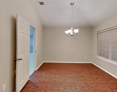 423 Butternut Drive - Photo Thumbnail 7