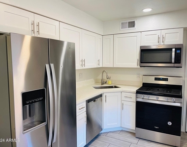 4601 N 12th Avenue - Photo Thumbnail 7