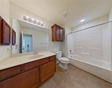 109 N Henrietta Street - Photo Thumbnail 18