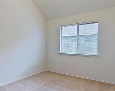 109 N Henrietta Street - Photo Thumbnail 19