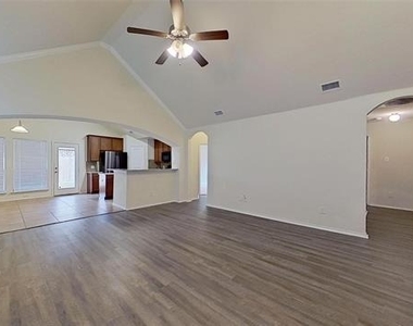 109 N Henrietta Street - Photo Thumbnail 9