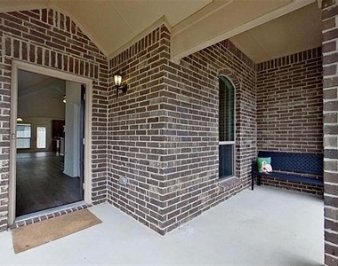 109 N Henrietta Street - Photo Thumbnail 3