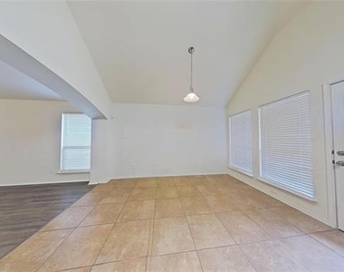 109 N Henrietta Street - Photo Thumbnail 13
