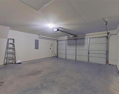 109 N Henrietta Street - Photo Thumbnail 22