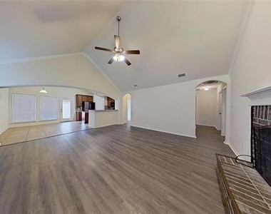 109 N Henrietta Street - Photo Thumbnail 8