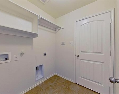 109 N Henrietta Street - Photo Thumbnail 21