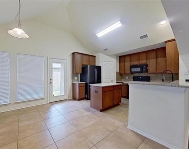 109 N Henrietta Street - Photo Thumbnail 11