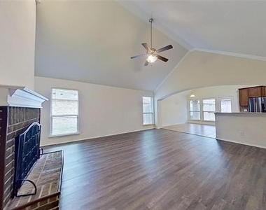 109 N Henrietta Street - Photo Thumbnail 7