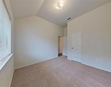 109 N Henrietta Street - Photo Thumbnail 17