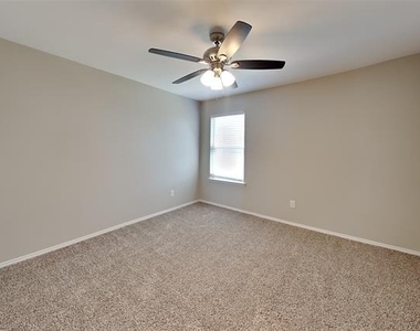 244 Cyrus Street - Photo Thumbnail 15