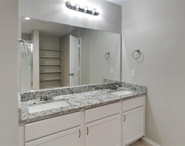244 Cyrus Street - Photo Thumbnail 8