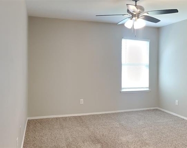 244 Cyrus Street - Photo Thumbnail 13
