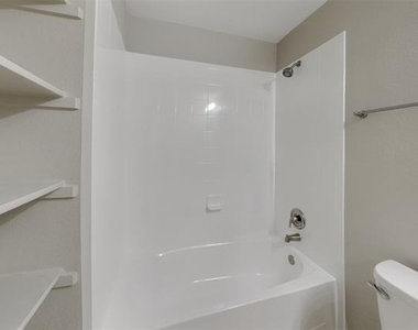 244 Cyrus Street - Photo Thumbnail 18