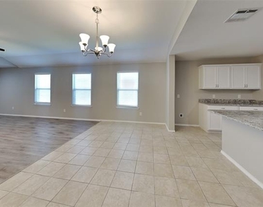 244 Cyrus Street - Photo Thumbnail 4