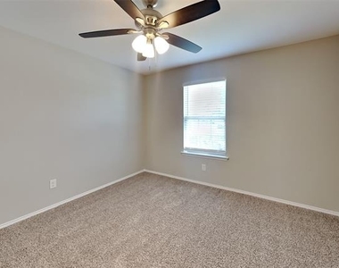 244 Cyrus Street - Photo Thumbnail 10
