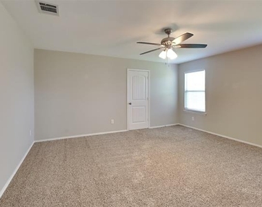 244 Cyrus Street - Photo Thumbnail 7