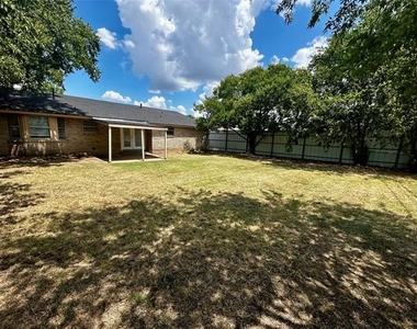 5908 Derek Drive - Photo Thumbnail 19