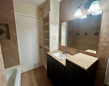 5908 Derek Drive - Photo Thumbnail 14