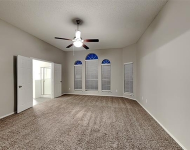 6704 Catalpa Trail - Photo Thumbnail 8