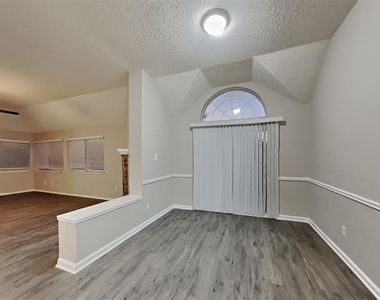 6704 Catalpa Trail - Photo Thumbnail 5