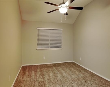 6704 Catalpa Trail - Photo Thumbnail 11