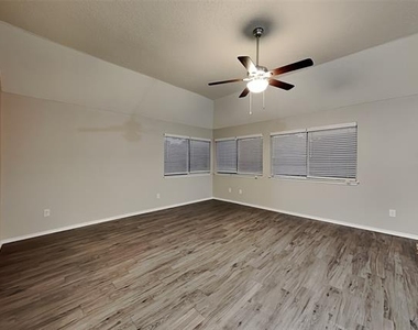 6704 Catalpa Trail - Photo Thumbnail 4