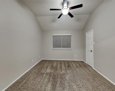 6704 Catalpa Trail - Photo Thumbnail 15