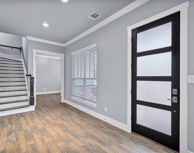 216 Alvarado Street - Photo Thumbnail 2