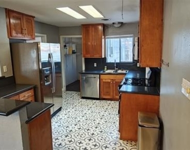 2532 Ryan Avenue - Photo Thumbnail 3