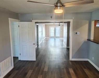 2532 Ryan Avenue - Photo Thumbnail 2