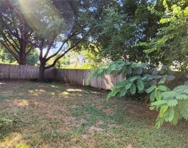2204 Turf Club Drive - Photo Thumbnail 15