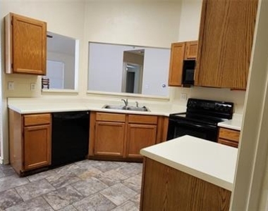 2204 Turf Club Drive - Photo Thumbnail 5