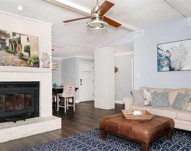 2413 Meadow Court - Photo Thumbnail 10