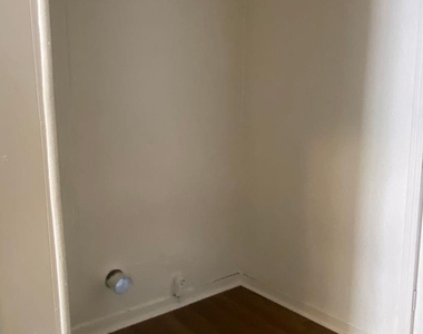 726 Ross Avenue - Photo Thumbnail 9