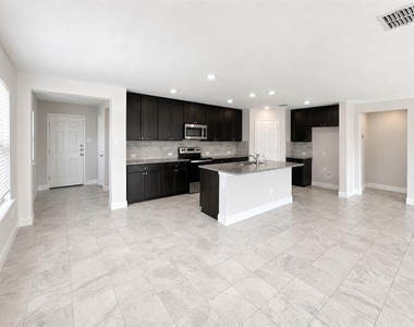 2605 Wesley Avenue - Photo Thumbnail 2