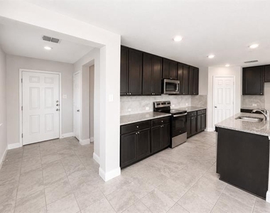 2605 Wesley Avenue - Photo Thumbnail 5