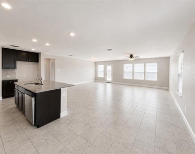 2605 Wesley Avenue - Photo Thumbnail 4