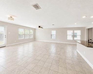 2605 Wesley Avenue - Photo Thumbnail 7