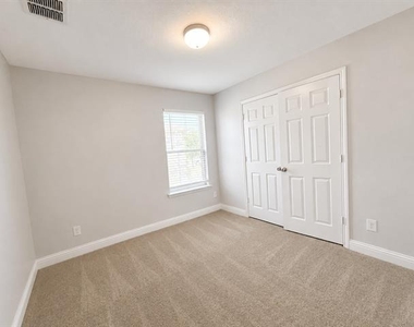 2605 Wesley Avenue - Photo Thumbnail 15