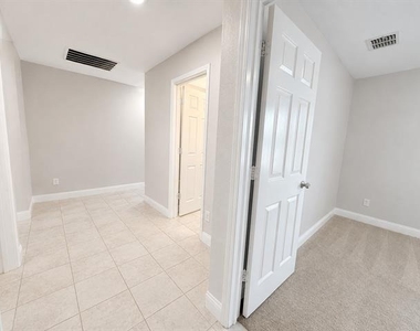 2605 Wesley Avenue - Photo Thumbnail 13