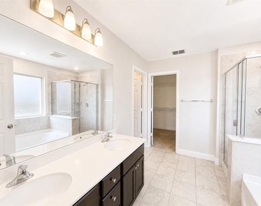 2605 Wesley Avenue - Photo Thumbnail 22