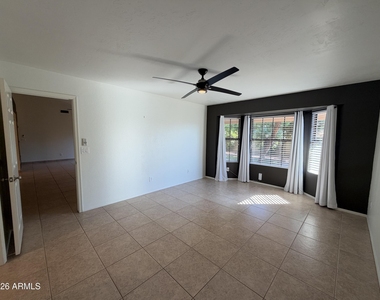 5801 E Paradise Lane - Photo Thumbnail 34