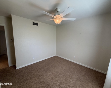 5801 E Paradise Lane - Photo Thumbnail 17