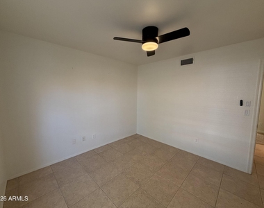 5801 E Paradise Lane - Photo Thumbnail 9