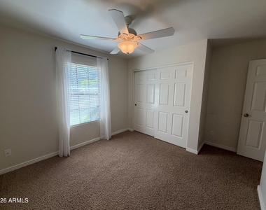 5801 E Paradise Lane - Photo Thumbnail 15