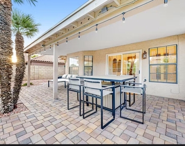 5801 E Paradise Lane - Photo Thumbnail 8
