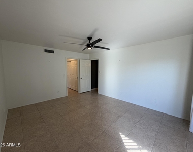 5801 E Paradise Lane - Photo Thumbnail 31