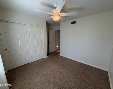 5801 E Paradise Lane - Photo Thumbnail 16
